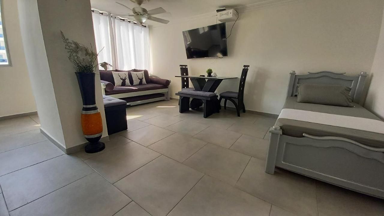 Apartamento Cerca A La Playa, Piscina, Wifi, Ac *
