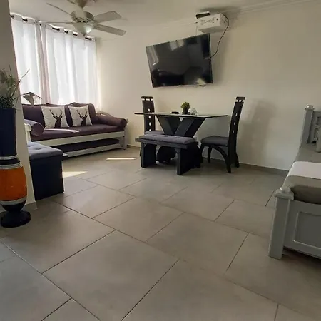 Apartamento Cerca A La Playa, Piscina, Wifi, Ac *